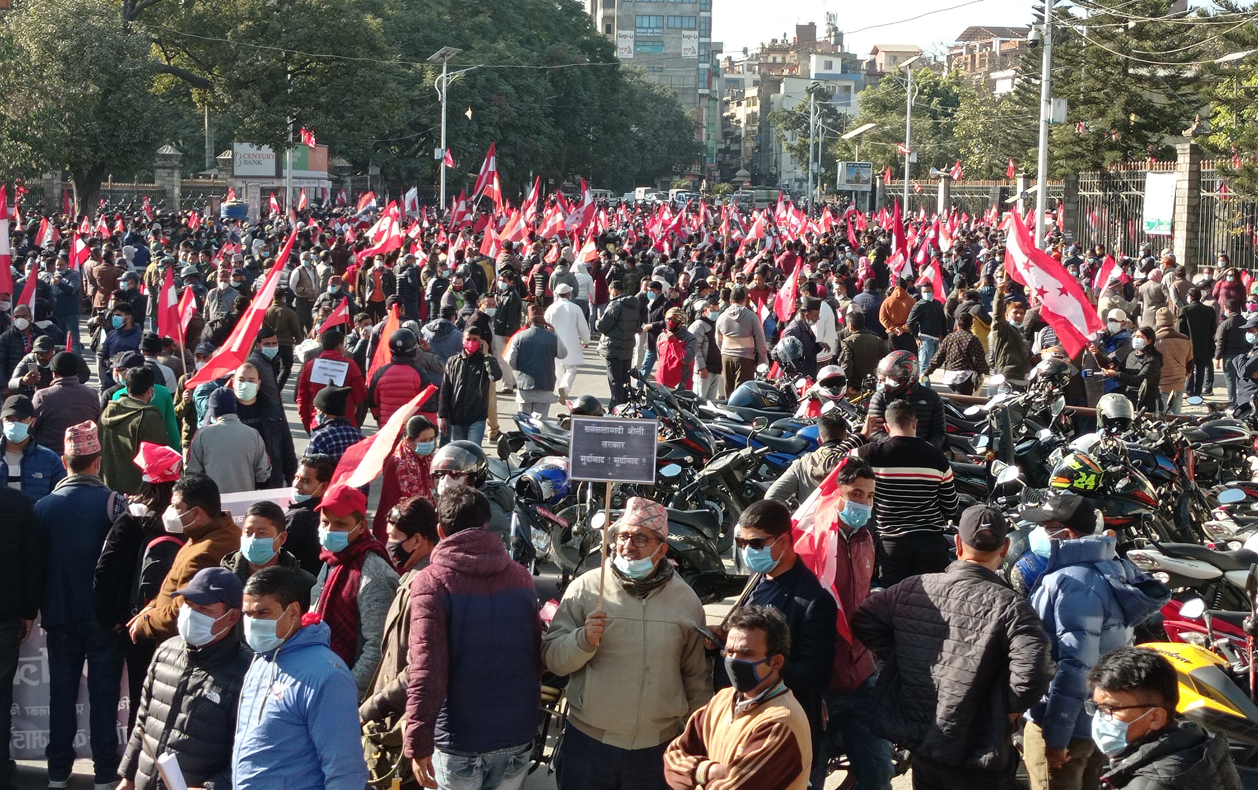 सरकारविरुद्ध काठमाडौं कांग्रेसको शक्ति प्रदर्शन (फोटो फिचर)