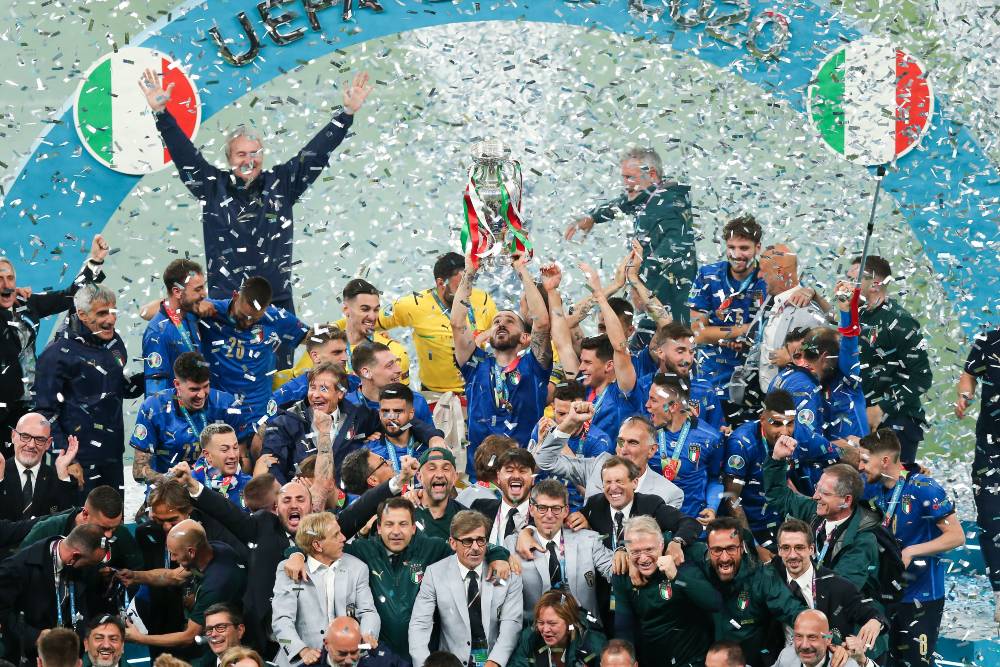 इटालीलाई १६ औँ संस्करणको युरो कप फुटबलको उपाधि 