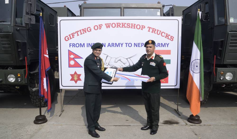 नेपाली सेनालाई भारतीय सेनाको पाँच वटा वर्कशप ट्रक उपहार 