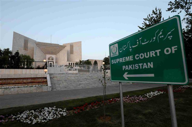पाकिस्तानको सर्वोच्च अदालतमा संसद् विघटनबारे बहस जारी